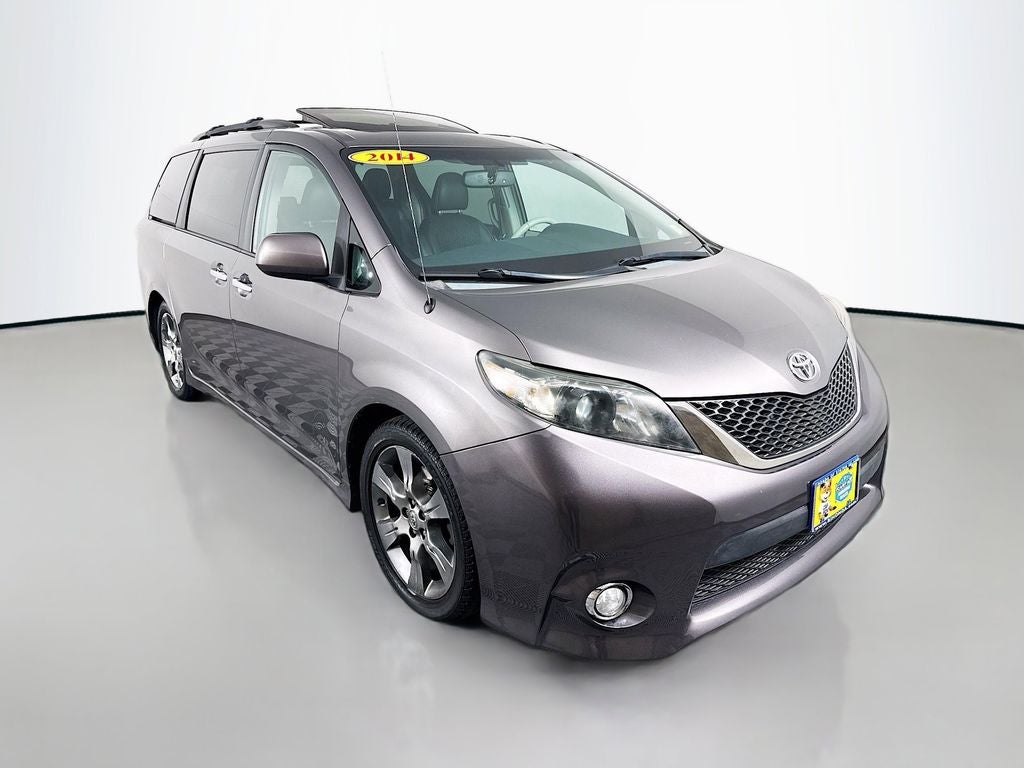 2014 Toyota Sienna SE 8 Passenger