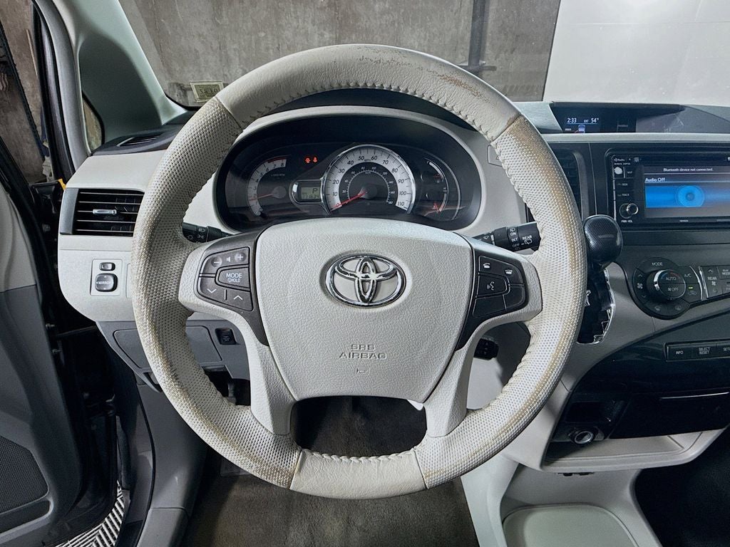 2014 Toyota Sienna SE 8 Passenger
