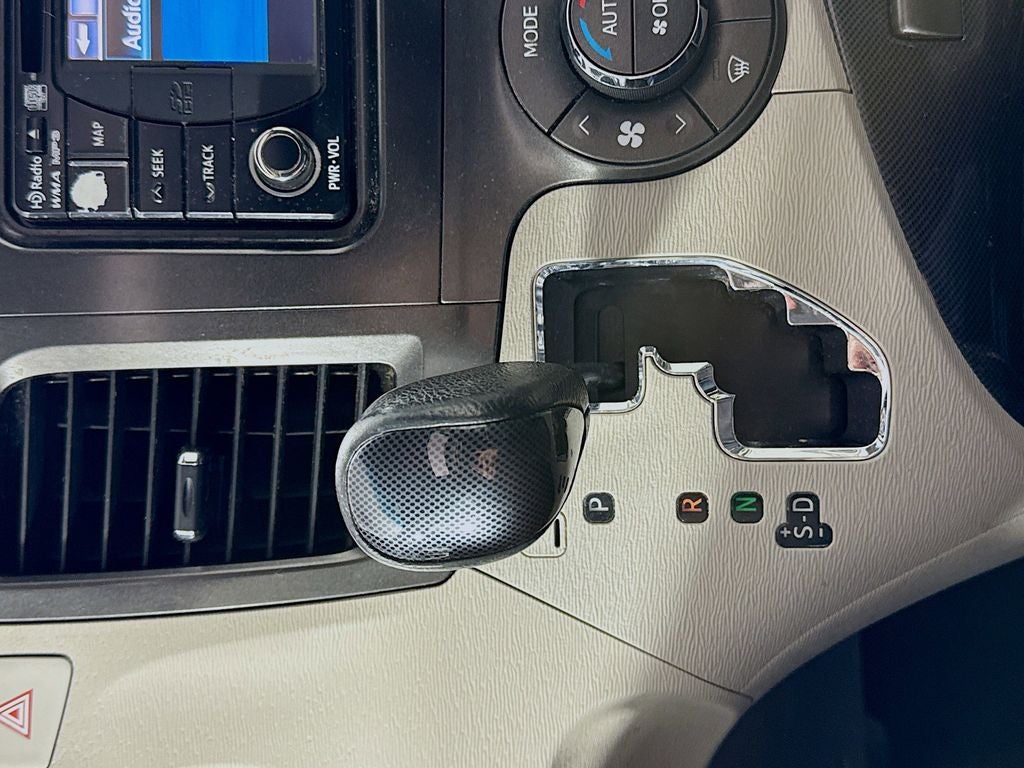 2014 Toyota Sienna SE 8 Passenger