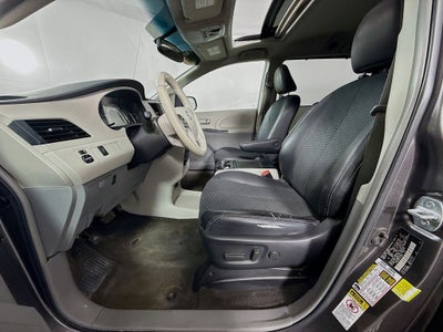 2014 Toyota Sienna SE 8 Passenger