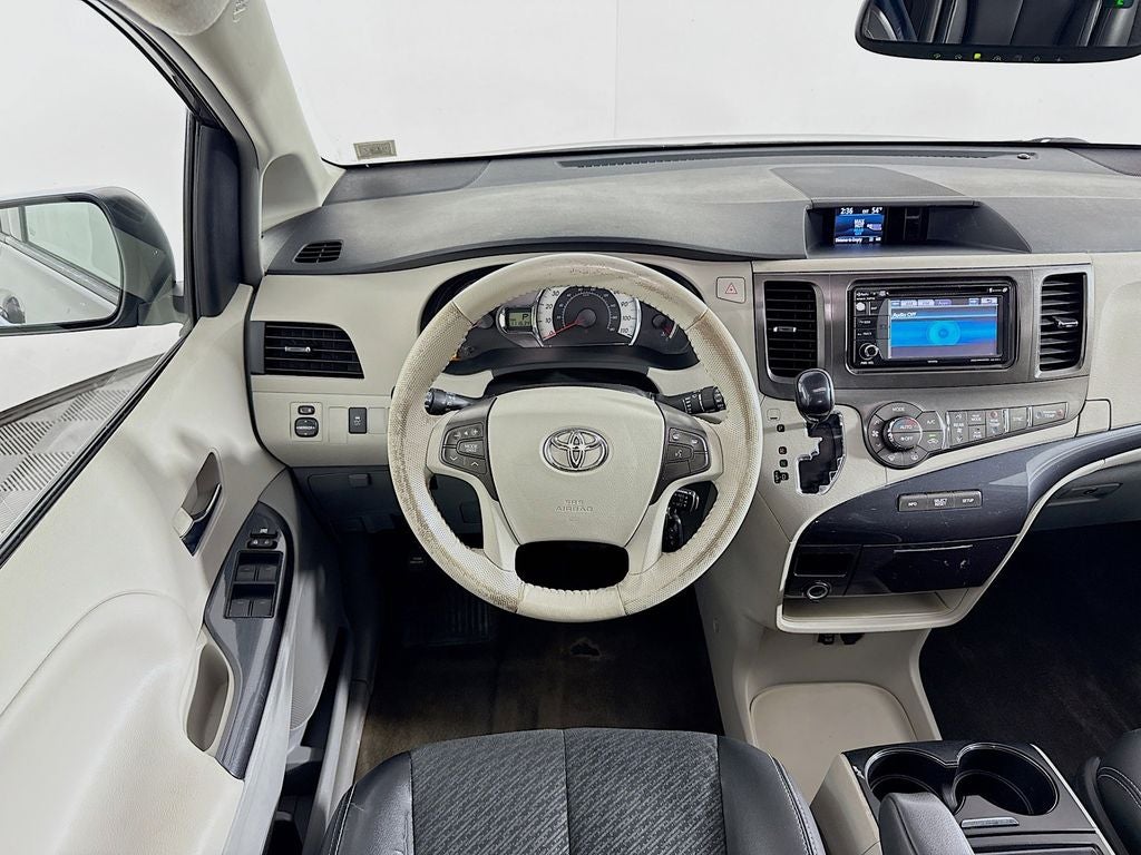2014 Toyota Sienna SE 8 Passenger