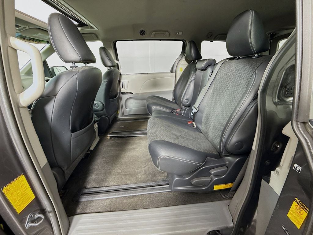 2014 Toyota Sienna SE 8 Passenger