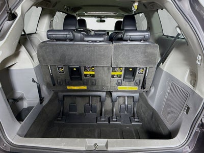 2014 Toyota Sienna SE 8 Passenger