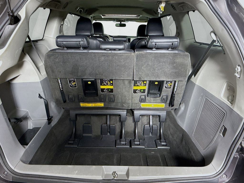 2014 Toyota Sienna SE 8 Passenger