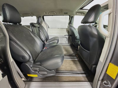 2014 Toyota Sienna SE 8 Passenger