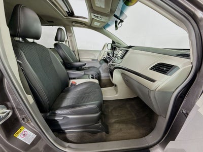 2014 Toyota Sienna SE 8 Passenger