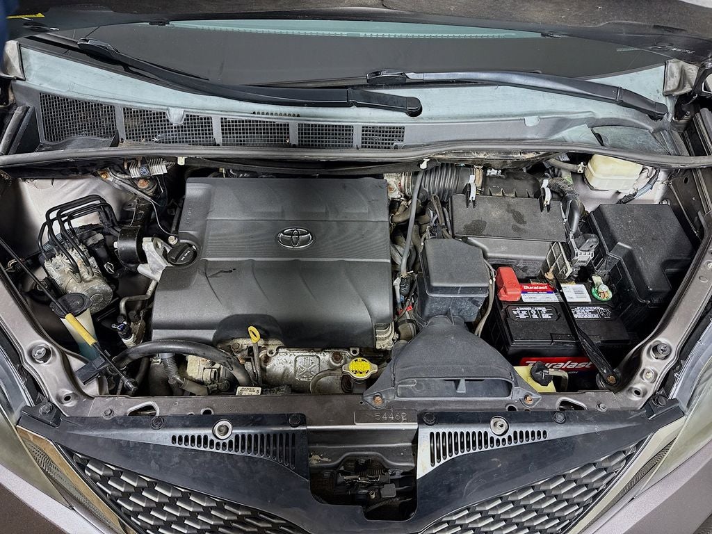 2014 Toyota Sienna SE 8 Passenger