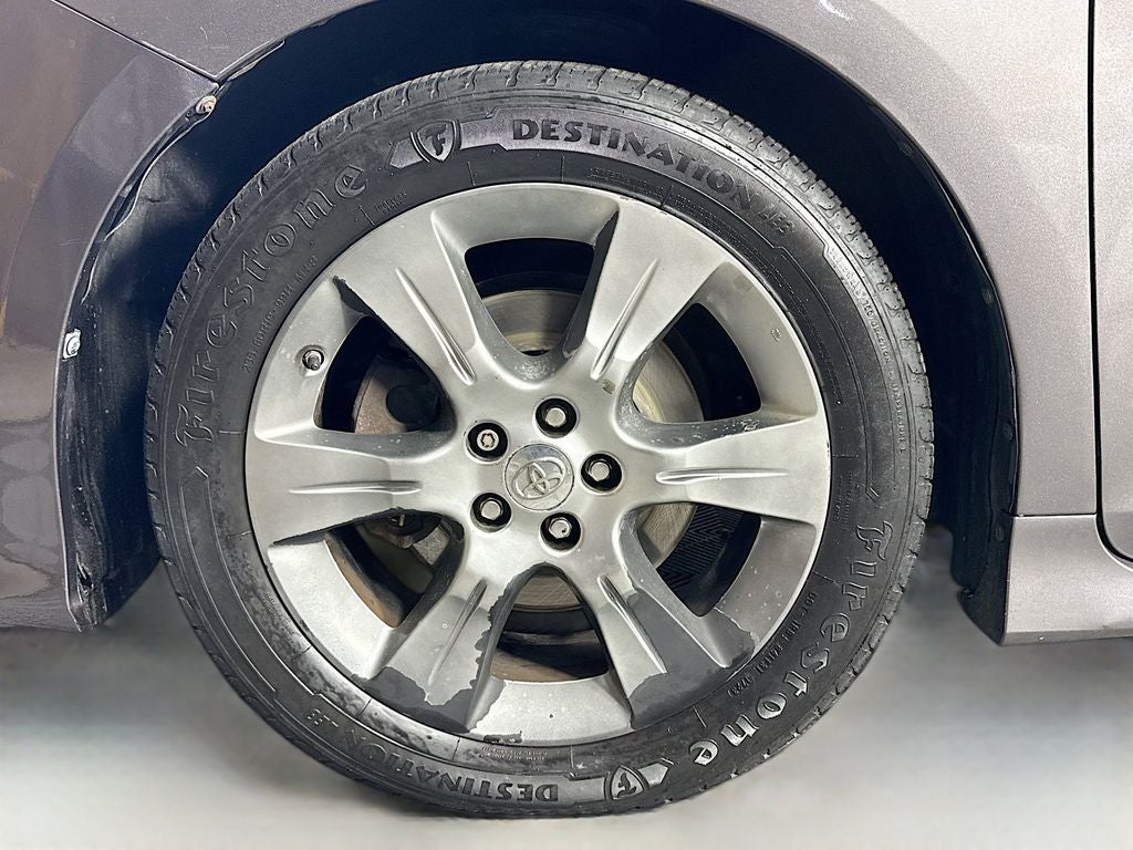 2014 Toyota Sienna SE 8 Passenger