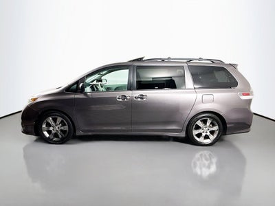 2014 Toyota Sienna SE 8 Passenger