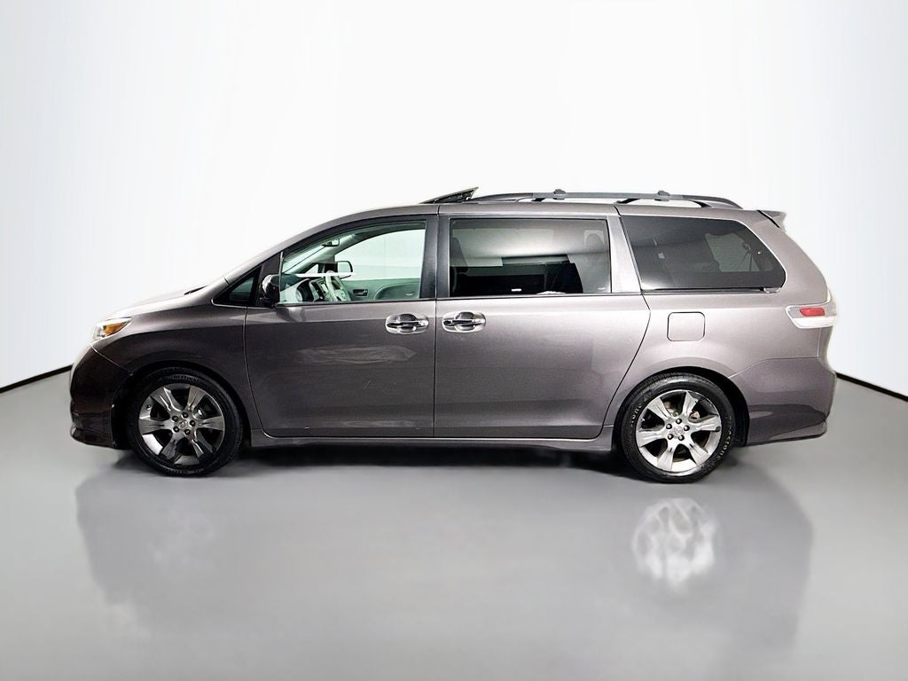 2014 Toyota Sienna SE 8 Passenger
