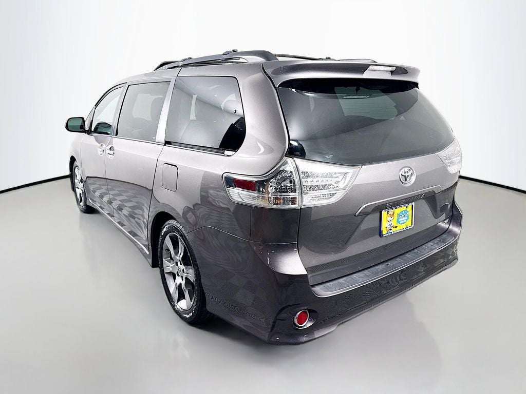 2014 Toyota Sienna SE 8 Passenger