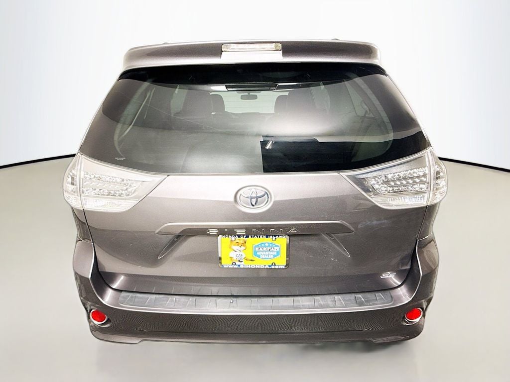 2014 Toyota Sienna SE 8 Passenger