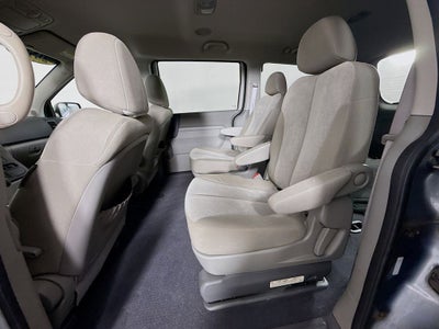 2011 Kia Sedona LX